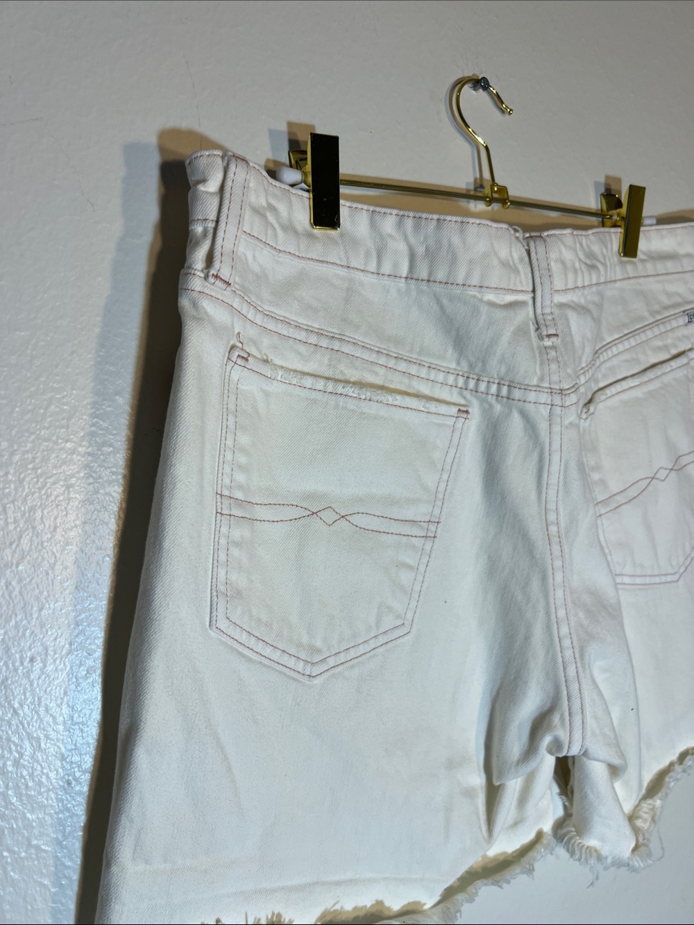 Lucky Brand Boyfriend White Frayed Hem Denim Shorts Contrast Stitching 10 30 - Picture 8 of 9